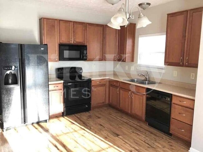 Photo - 688 Harbor Dr