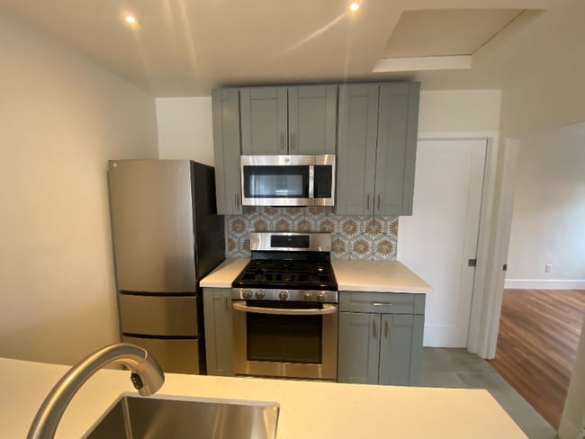 Photo - 2234 Seaside St