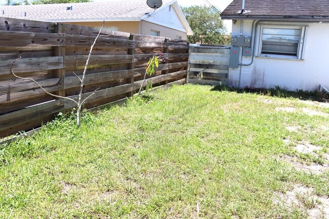 Photo - 231 Hibiscus St