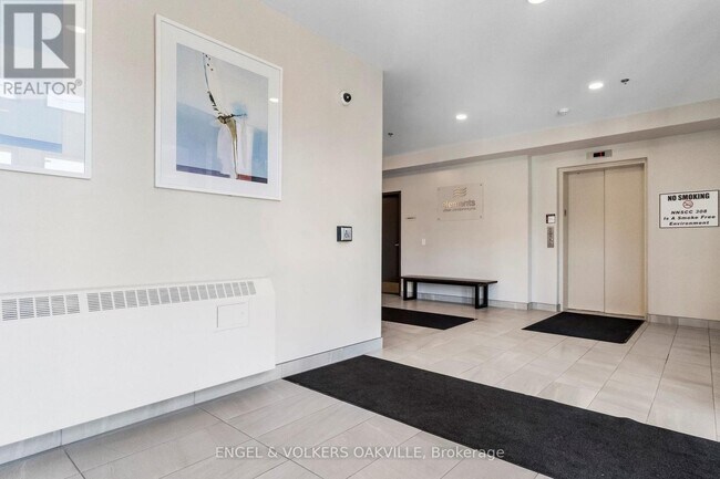 Photo - 212 Lakeport Rd Unité 301