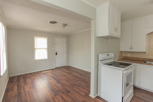 Photo - 1305 State St