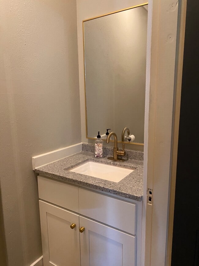 Photo - 322 N New Madrid St