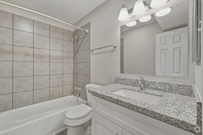 2BR, 2BA - 950SF - B2FP - Primary Bathroom