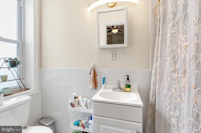 Photo - 2010 E York St Unidad 3F