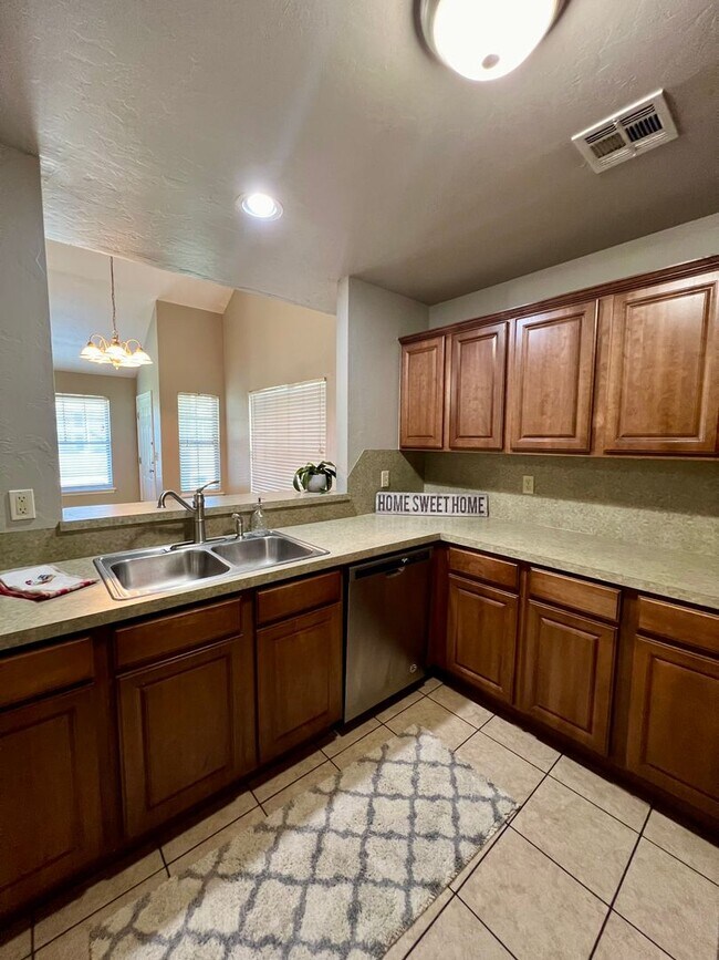 Renovated 3 bd/2 bath Home with 2car Garage Townhome Rental in