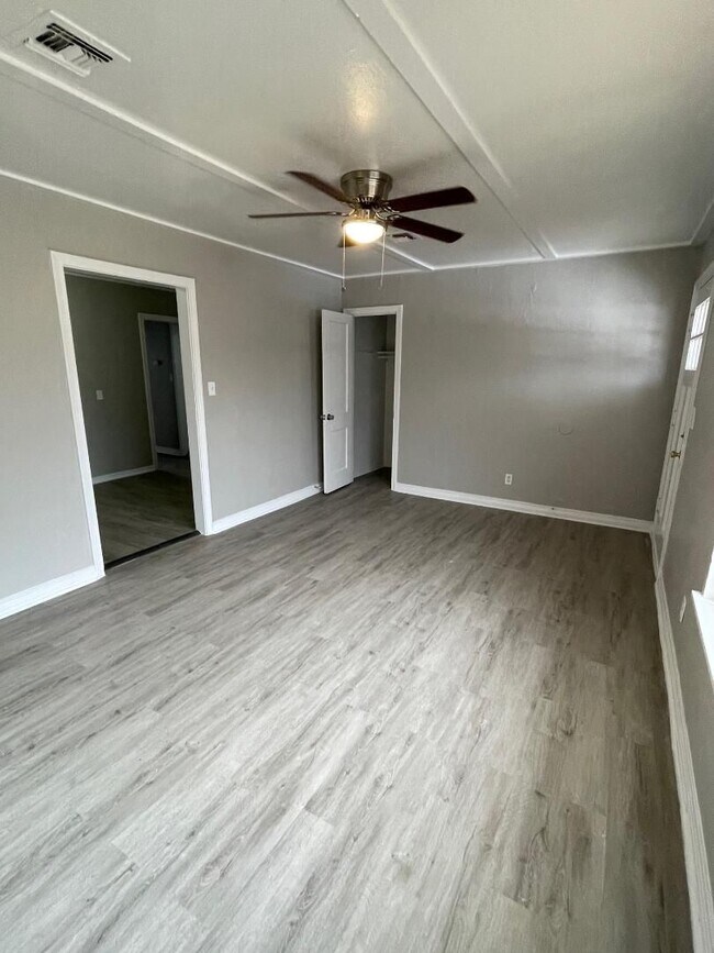 Photo - Duplex For Lease