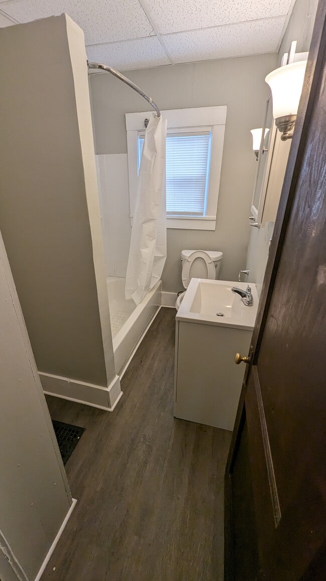 Photo - 759 Erie St S