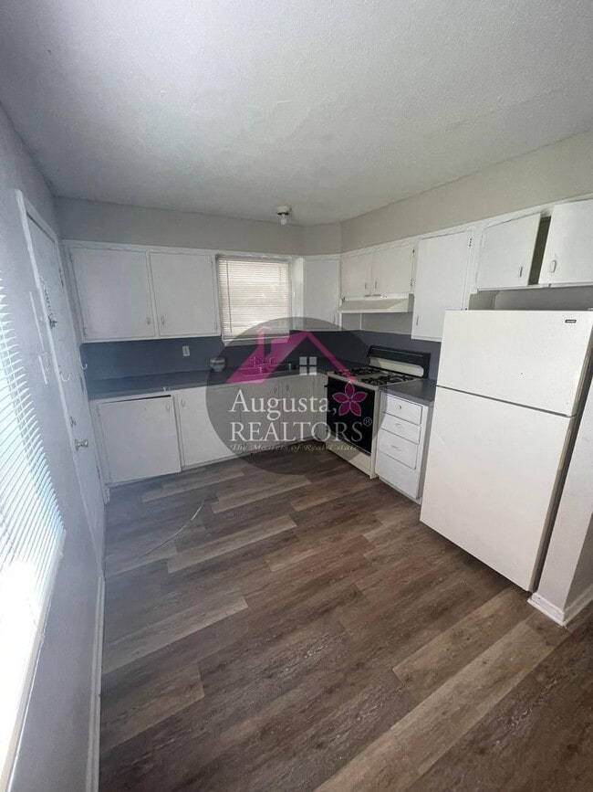 Photo - Affordable 3 or 4 bedroom home!!