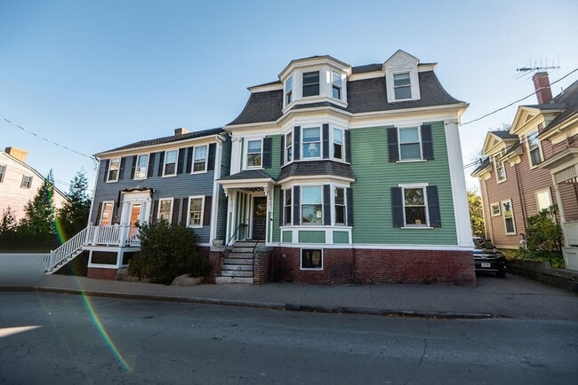 Building Photo - 57 Summer St Unit 2