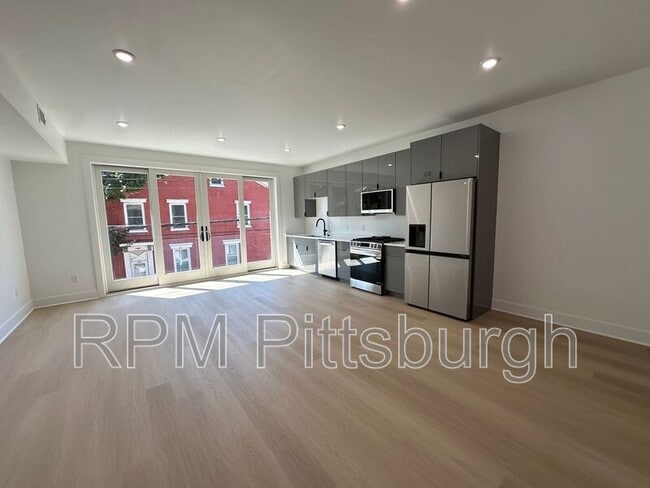 Photo - 1403 Sarah St