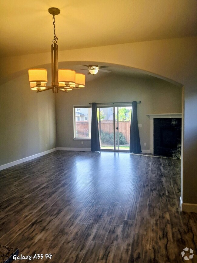 Building Photo - 2563 NW Elm Pl Rental