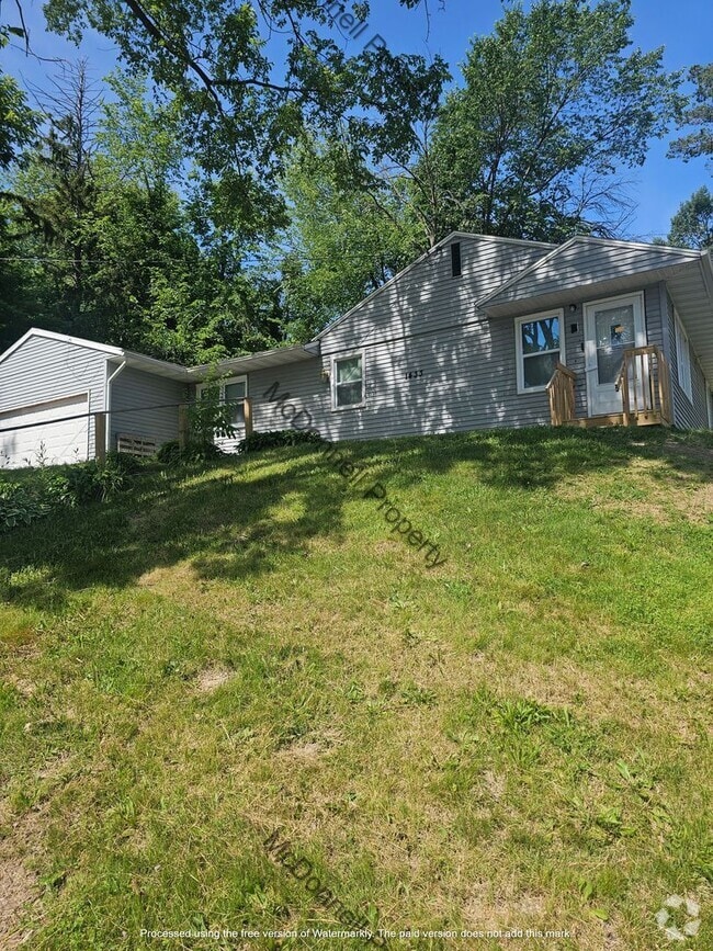 Building Photo - There is a $25 fee per application and eve... Rental