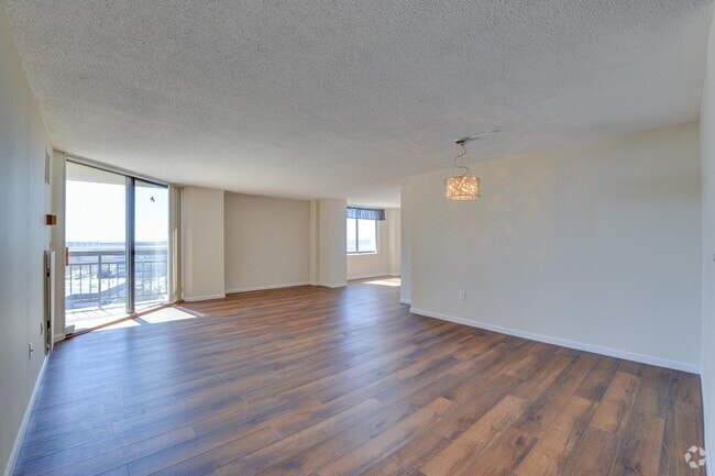 Building Photo - 1332 Harmon Cove Tower Unit 1332 Rental