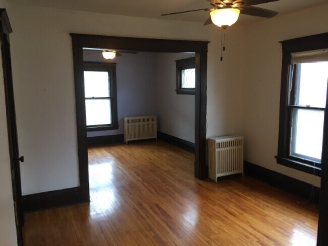 Building Photo - 3237 Grand Ave S Rental