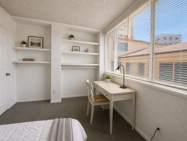 Photo - 540 Kelton Ave Unidad 204