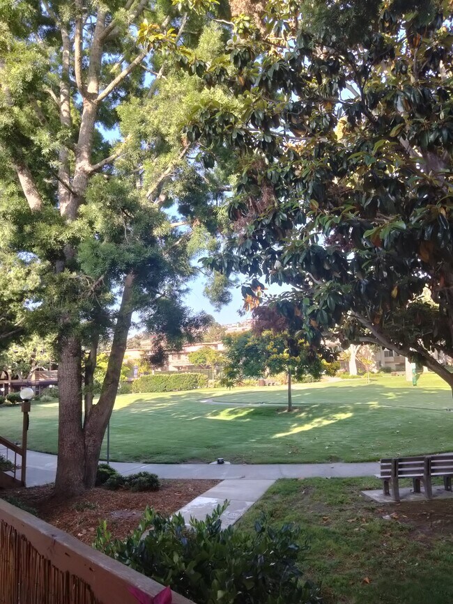 Lovely, park-like view - 4082 Valeta St Unidad 357