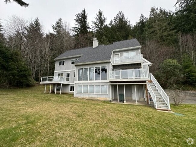 Building Photo - Beautiful home with views and in a gated c...