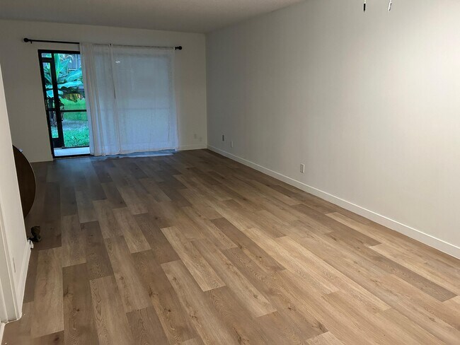 Photo - 3115 Oakland Shores Dr Unidad E103