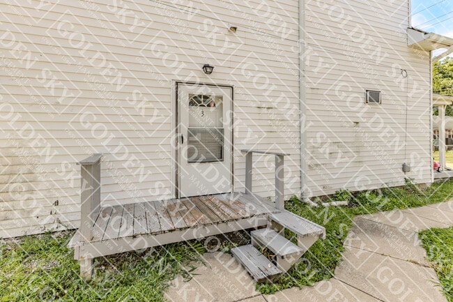 Building Photo - 31 S Lasalle St Rental