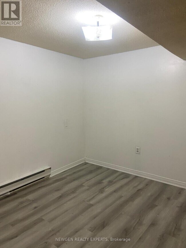 Photo - 4575 Guildwood Way