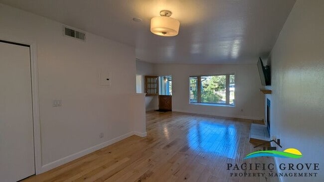 Photo - Bright and Cozy 3 Bedroom Home In Pacific ...