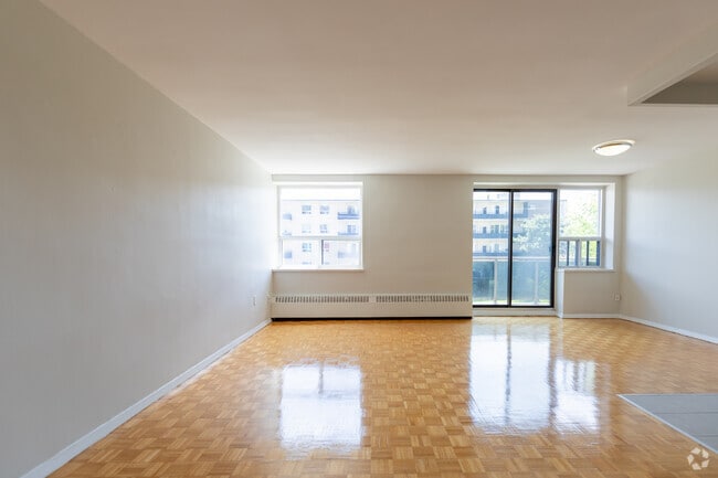 2BR, 1BA - Living Room - 380 Gibb St
