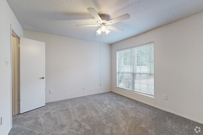 2BD 2BA 922SF
