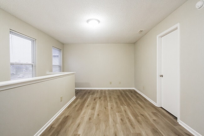 Photo - 824 Olmsted Dr