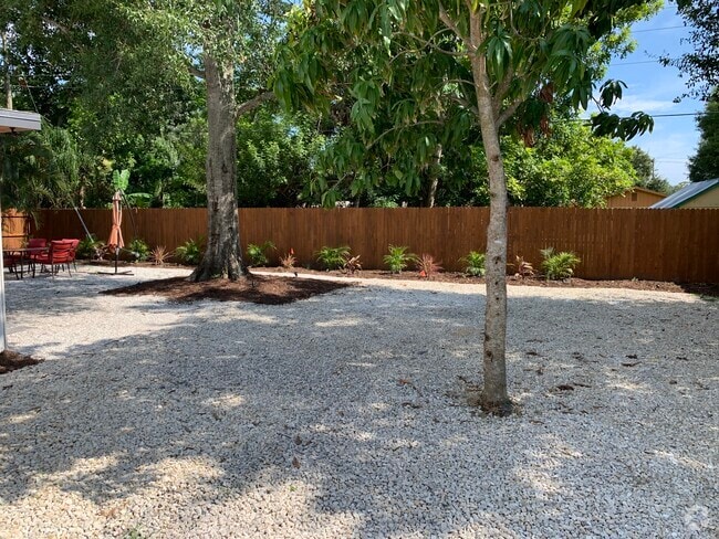 Building Photo - 2204 Outer Dr Rental