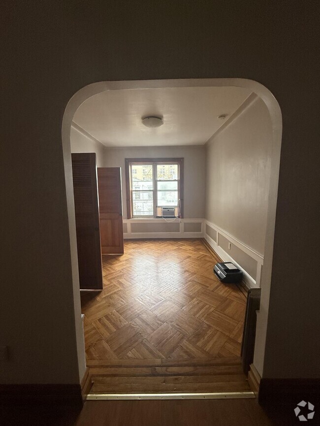 Building Photo - 2025 85th St Unit 2nd Floor Rental