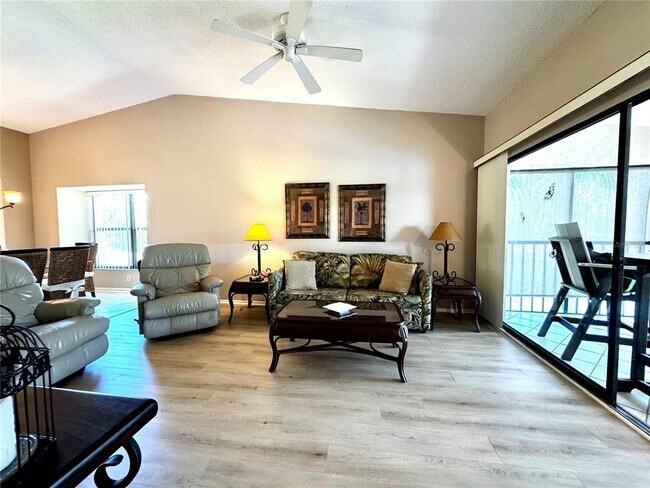 Photo - 4644 Weybridge St Unit 10