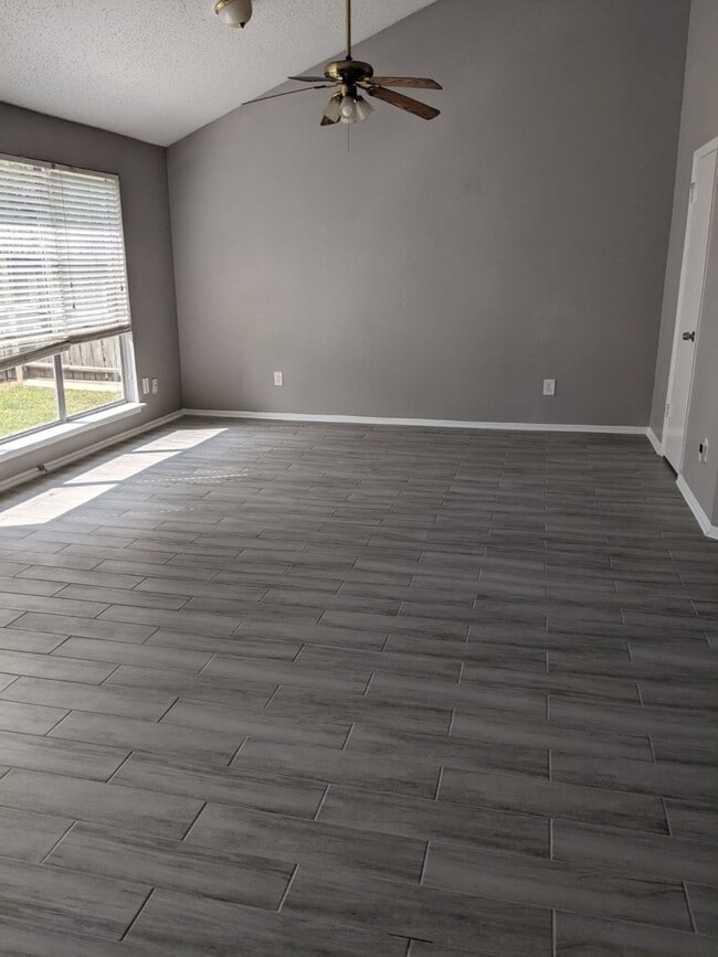 Photo - 2223 Crosscoach Ln