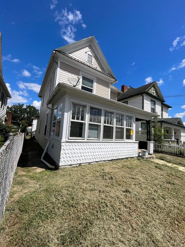Photo - 929 32nd St