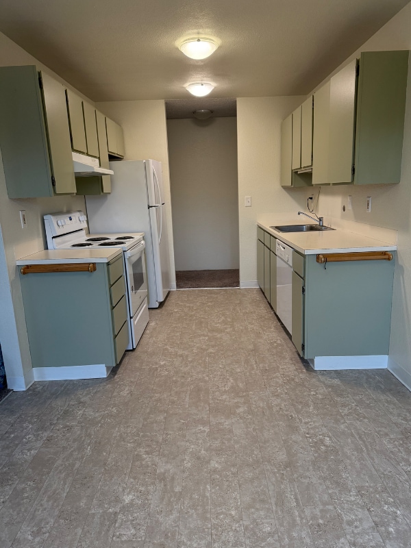 Photo - 8858 Interlake Ave N