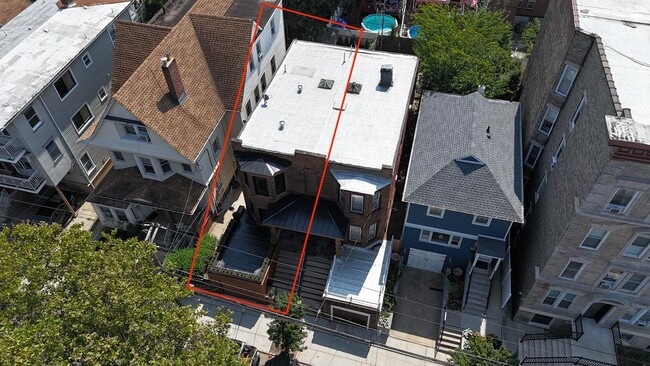 Photo - 41 47th St