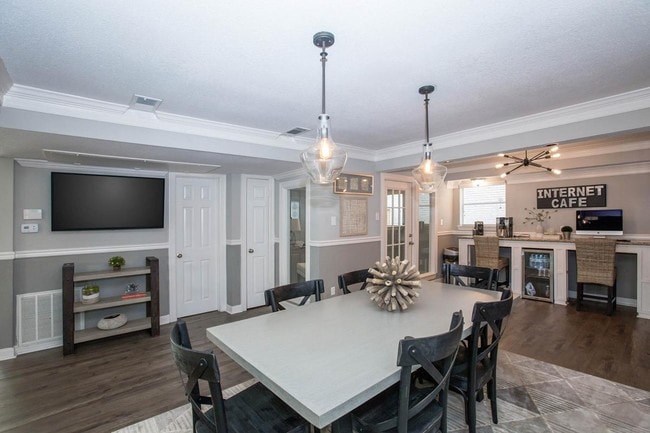 Business Center - The Oaks at Nassau Bay Apartments