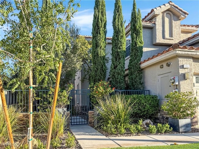 Building Photo - 1352 Fox Acres Dr