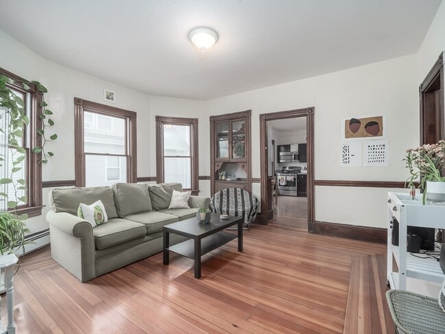 Building Photo - 318 Beacon St Unit 2
