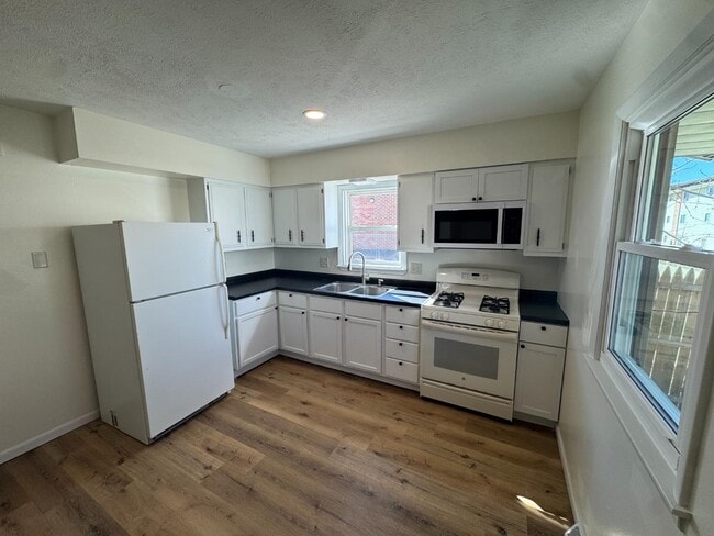 Photo - 208 Lindell Dr