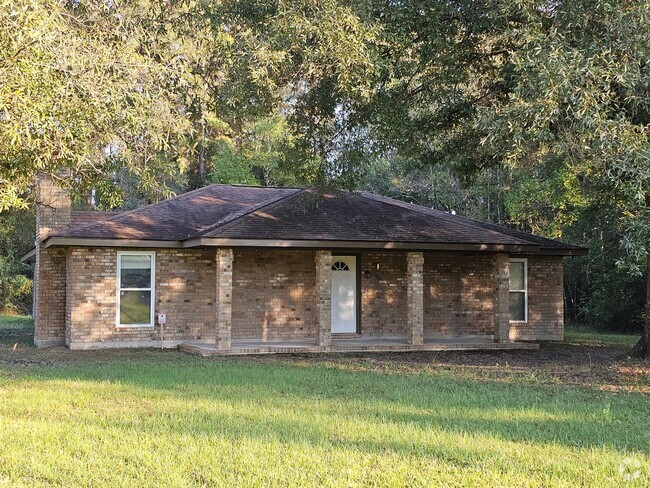 Building Photo - Newly Renovated Home on 1.35 Acres AND Get...