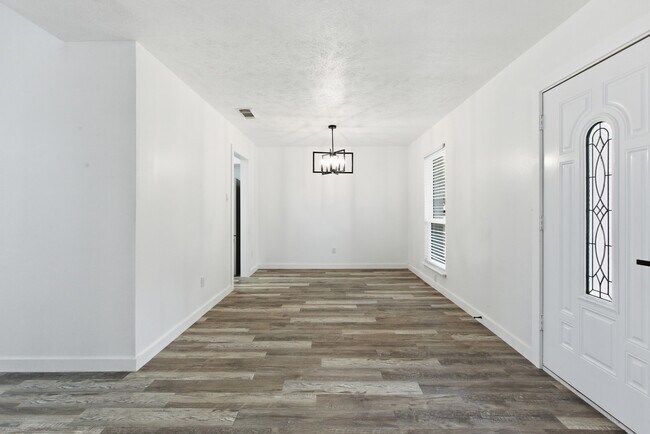 Photo - 2906 Colonial Dr