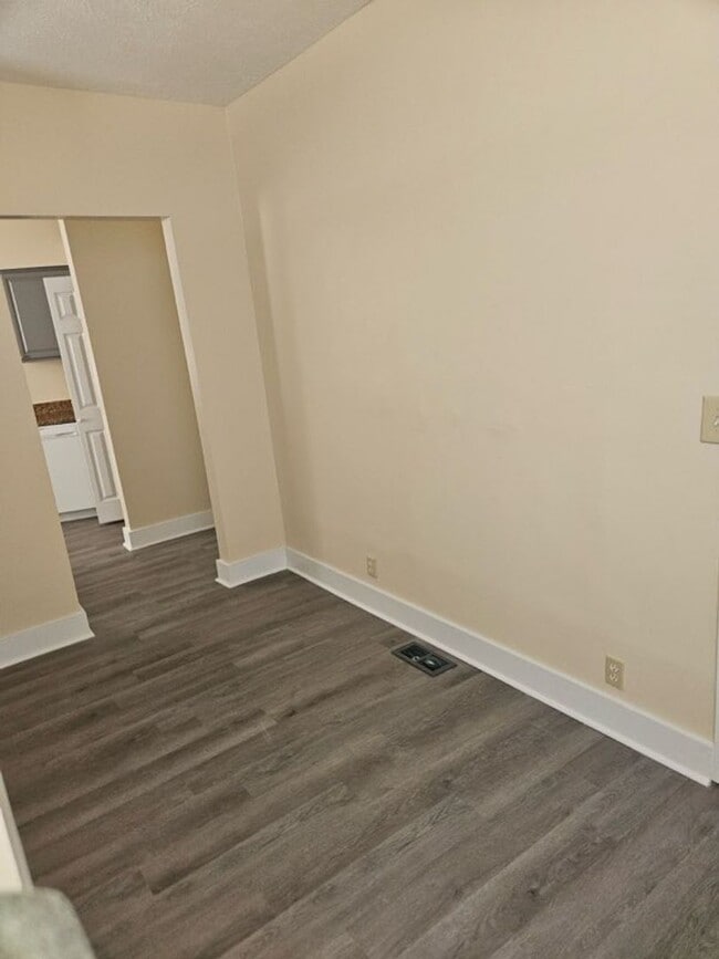 Photo - 327 Stanley Ave Unit 1