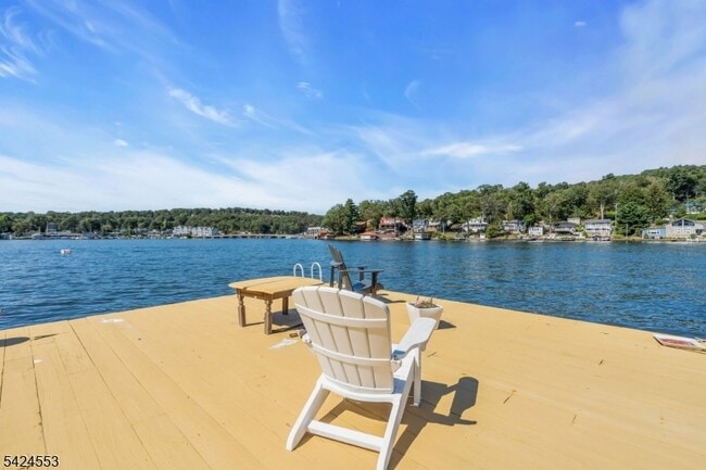 363 Lakeside Blvd