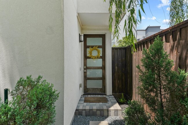 Photo - 3205 Baron St