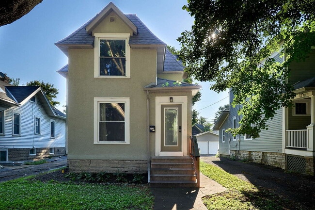 Photo - Charming 4-Bedroom Home with Gleaming Hardwood Floors in Vibrant Minneapolis Neighborhood!