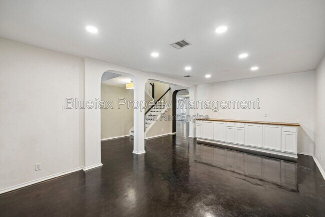 315 Hollow Grove