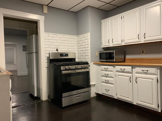 Building Photo - 79 Chestnut St Unit 2nd Floor Rental