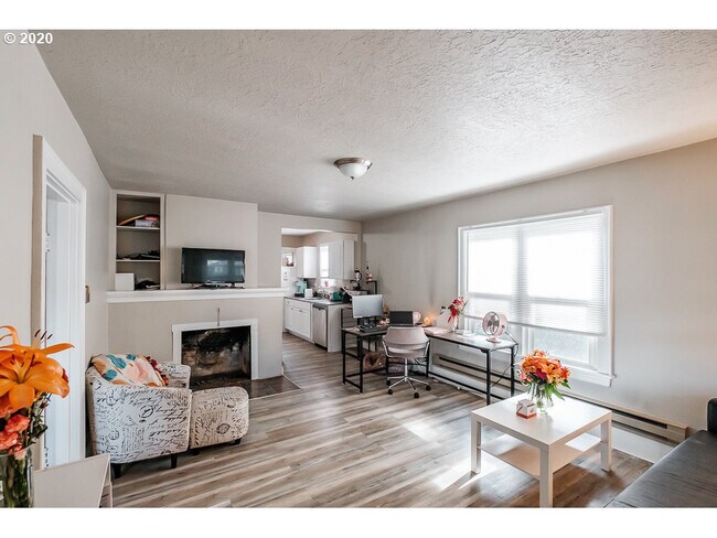 Photo - 550 Rosemont Ave NW