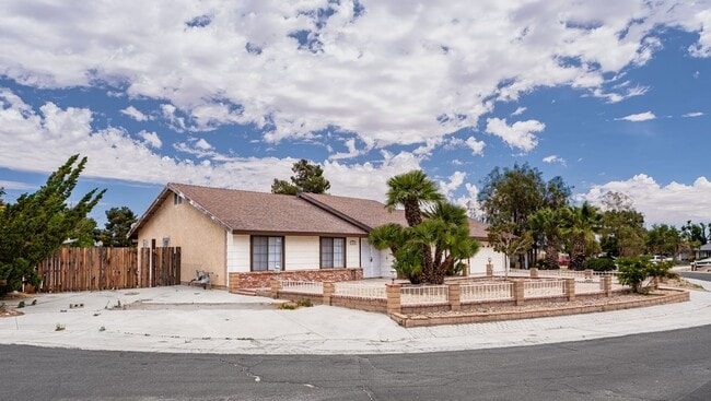 Photo - Beautiful large corner lot