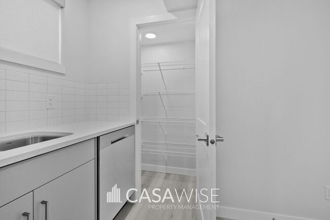 Photo - 10250-102157 157 St NW